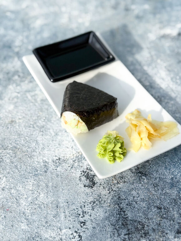 <p>Онигири с креветкой</p>