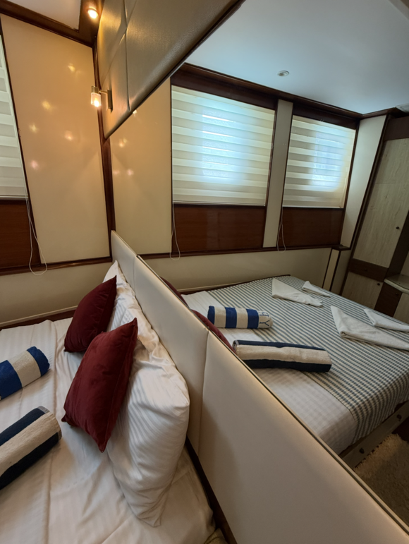 В каждой каюте есть большое зеркало