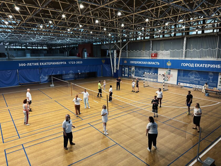 <p>Прямоугольник 9 на 6,1 м.</p>