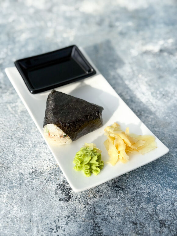 <p>Онигири с угрем</p>