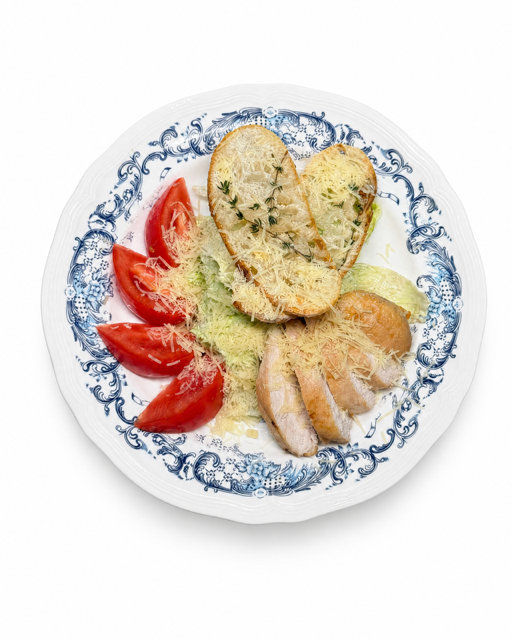 <p>Цезарь с курицей</p><p>265гр / 490р</p>