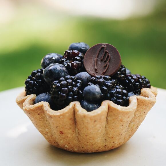 tart with blueberry and black currant