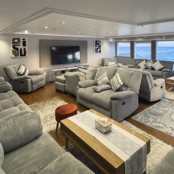 <p><span style="font-family: Montserrat;">КАЮТ - КОМПАНИЯ</span></p>