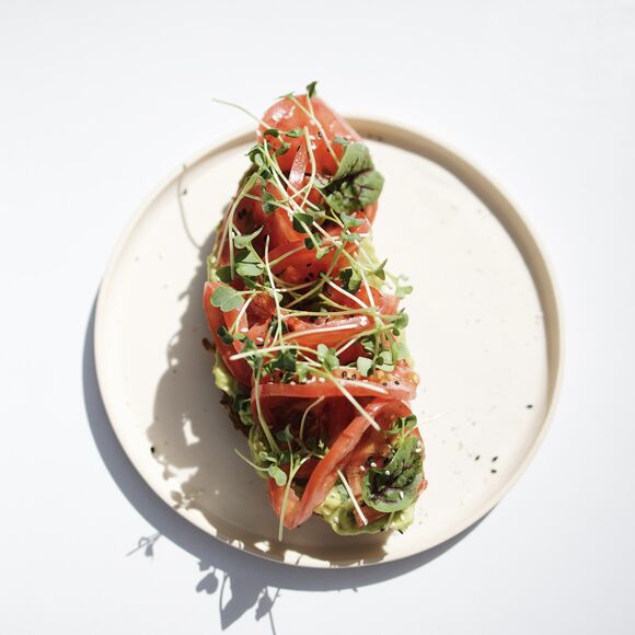 avocado toast raw tomatoes 