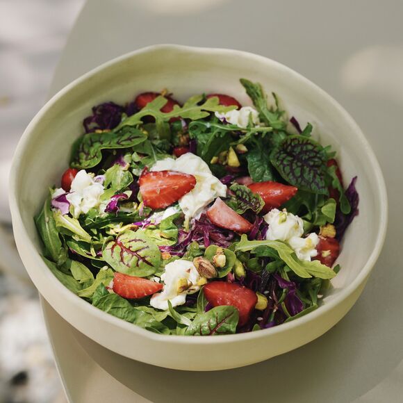 salad with stracciatella and strawberries