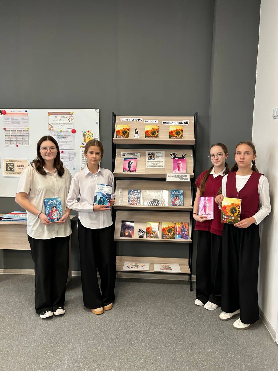 <p>Открыли выставку современной литературы</p>