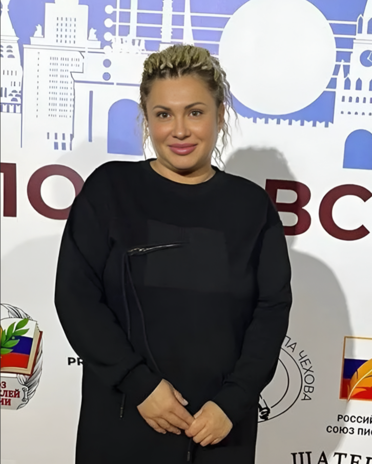 <p style="text-align: center;"><b>Учредитель АНО «Путь женщин».</b></p><p style="text-align: center;"><b>Имеет высшее образование по специальности «Управление муниципальной и государственной собственностью».</b></p><p style="text-align: center;"><b>Имеет 25 летний управленческих опыт в различных государственных и коммерческих организациях. </b></p><p style="text-align: center;"><b>Окончила обучение по программе подготовки сестёр милосердия. В качестве сестры милосердия посещает госпитали и оказывает помощь раненым бойцам Российской армии.</b></p>