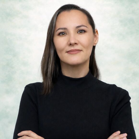 <p><b style="font-size: 20px; font-family: hatter; color: rgb(31, 42, 36);">Шакурова Алсу</b></p>