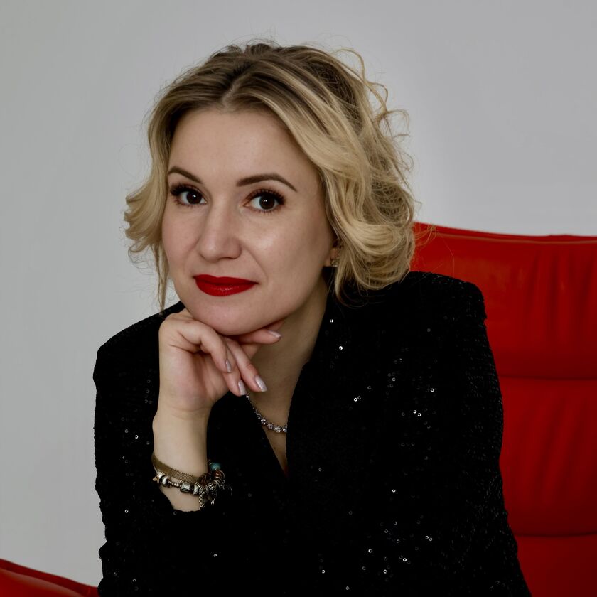 <p style="text-align: center;"><b>Учредитель АНО «Путь женщин».</b></p><p style="text-align: center;"><b>Имеет высшее образование по специальности «Бухгалтерский учёт, анализ и аудит».</b></p><p style="text-align: center;"><b>Более 16 лет работала в крупном коммерческом банке сначала в департаменте учета и отчетности, затем в операционном департаменте.</b></p><p style="text-align: center;"><b>В 2023 г. окончила Литературный институт имени А. М. Горького.</b></p><p style="text-align: center;"><b>Писатель, редактор, автор книг. Член Союза писателей России.</b></p>