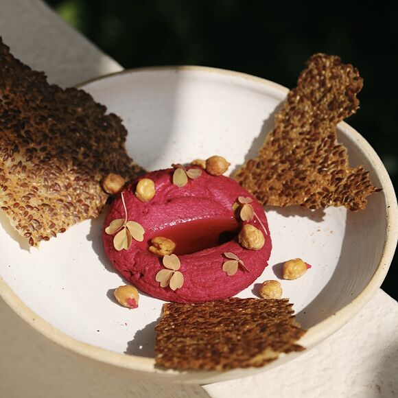 beetroot hummus bowl