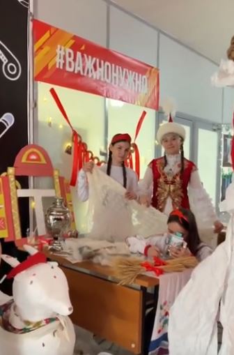<p>12 июня 2026</p><p>Искренне благодарим "Оренбургские Пуховницы" за пух оренбургских коз для для экспозиции Оренбуржья. Ученики Нежинского лицея показали всей России как создают настоящий Оренбургский пуховый платок.</p>