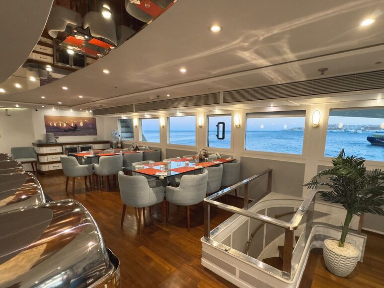 <p><span style="font-family: Comfortaa; font-size: 14px;">Restaurant</span></p>