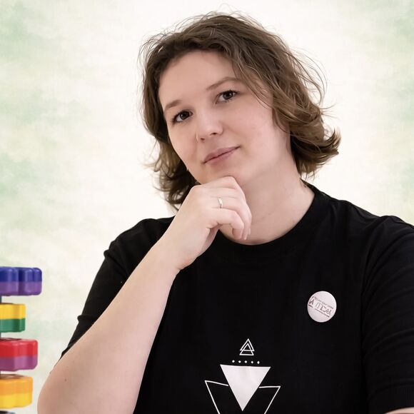 <p><b style="font-size: 20px; font-family: hatter; color: rgb(31, 42, 36);">Иванова Юлия Сергеевна</b></p>