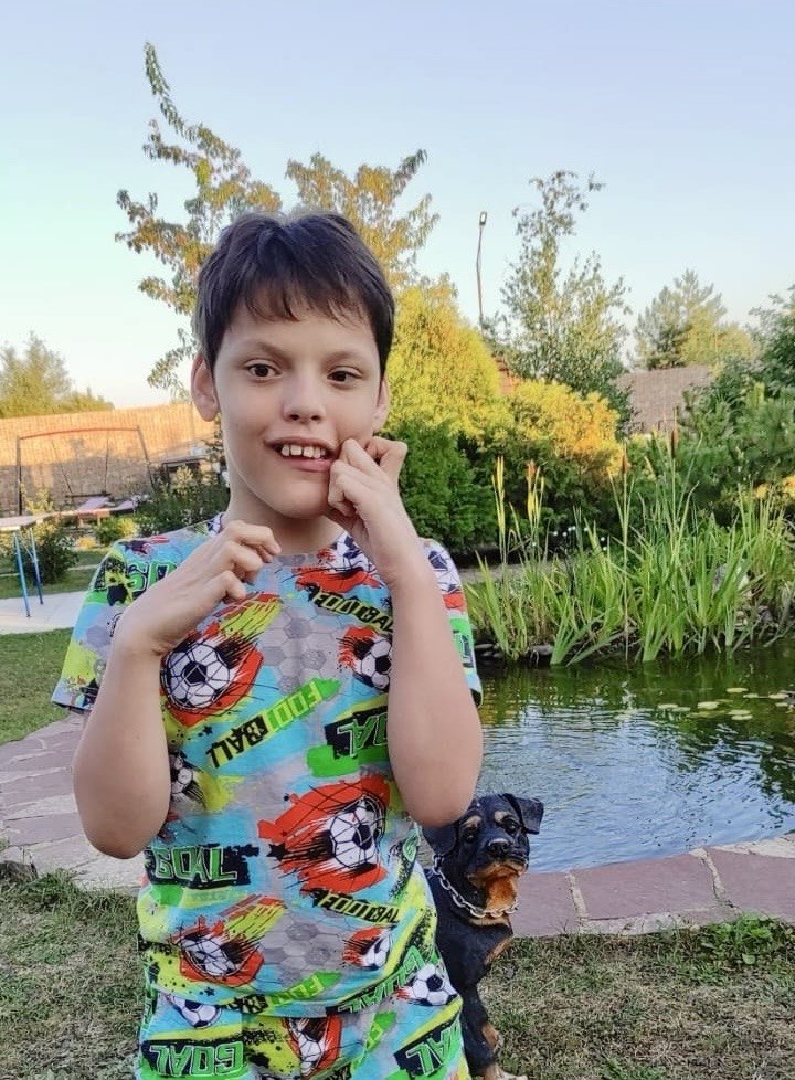 <p><b>Егор Исидоров</b></p><p><br></p><p><em>2012 г.р.</em></p><p><em>Диагноз: ДЦП атактическая форма, врождённый порок развития головного мозга аномалия Денди - Уокера, отроги мозгового вещества в лобно-теменных областях, ЗПР, миопия высокой степени, частичная атрафия зрительного нерва.</em></p>