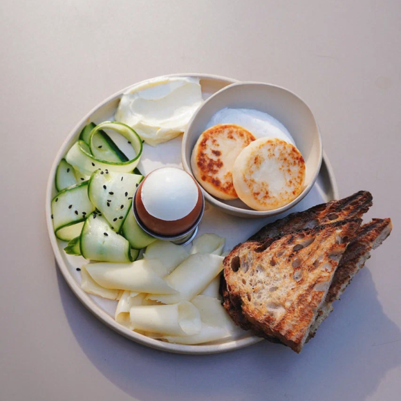 <p>angel morning plate with syrniki</p>