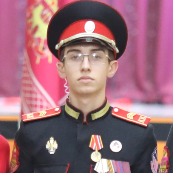 <p><b>МАКСИМ СТАМБОЛЬЯН</b></p><p>инструктор по специальной строевой подготовке</p>