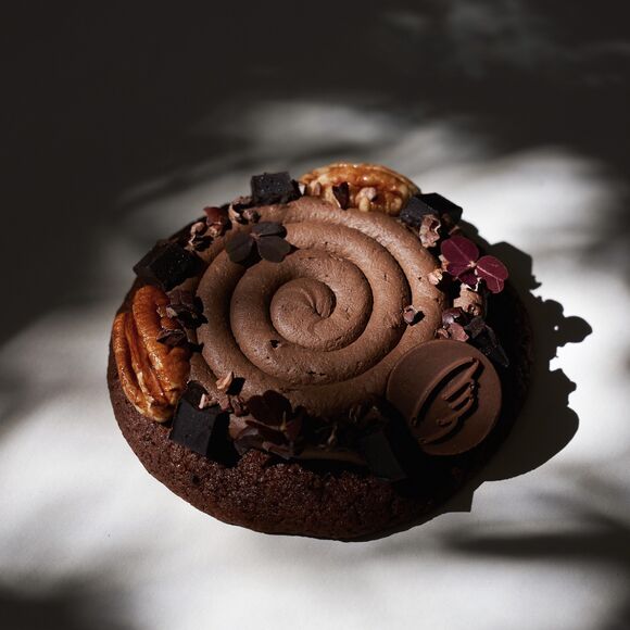 <p>choco nut cookie</p>