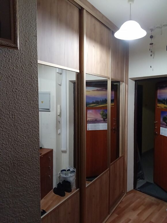 Замена дверей в шкафу прихожей