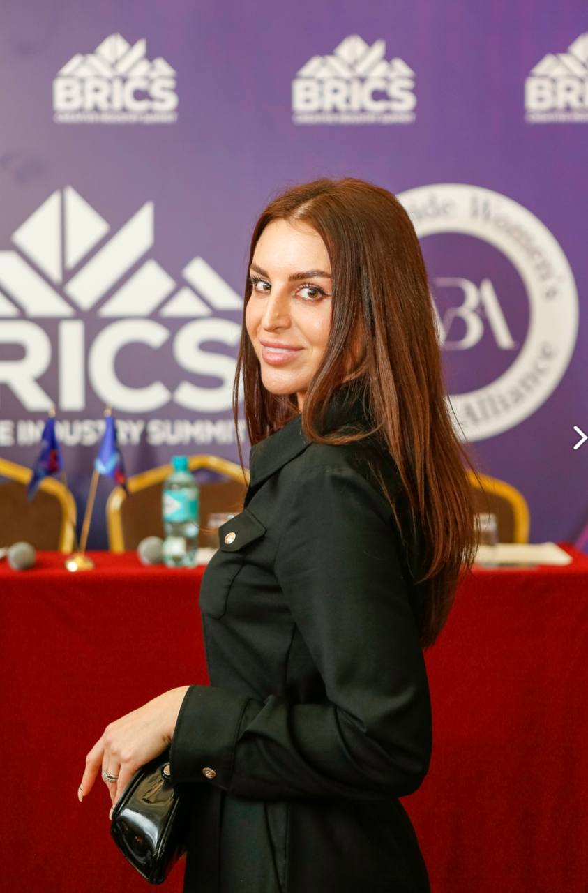 <p><b style="font-size: 28px; font-family: Montserrat;">Наталия Калалб</b></p>