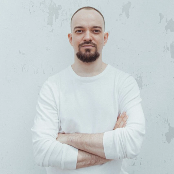 <p><b style="font-size: 24px;">Артем Щербинин</b></p>