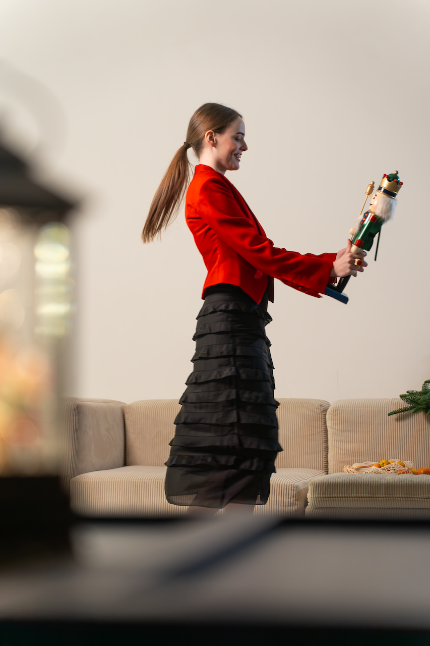 <p>Черная юбка с воланами</p>