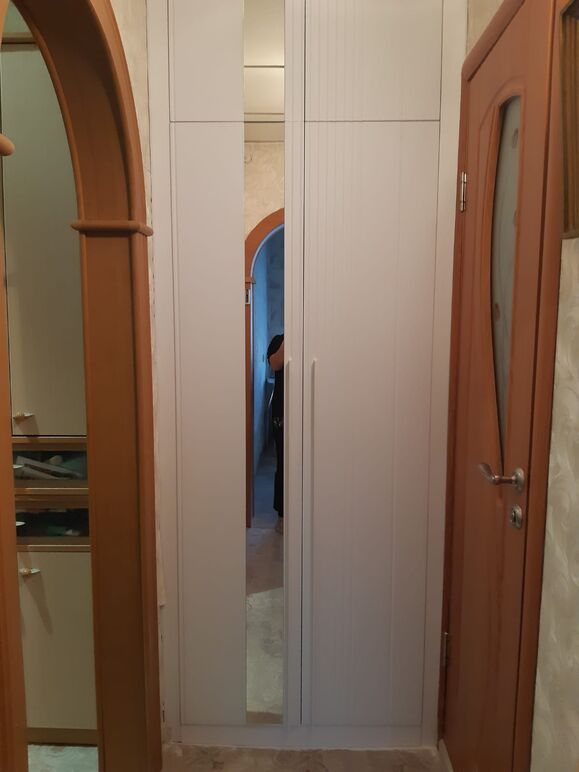 Шкаф распашной в нишу