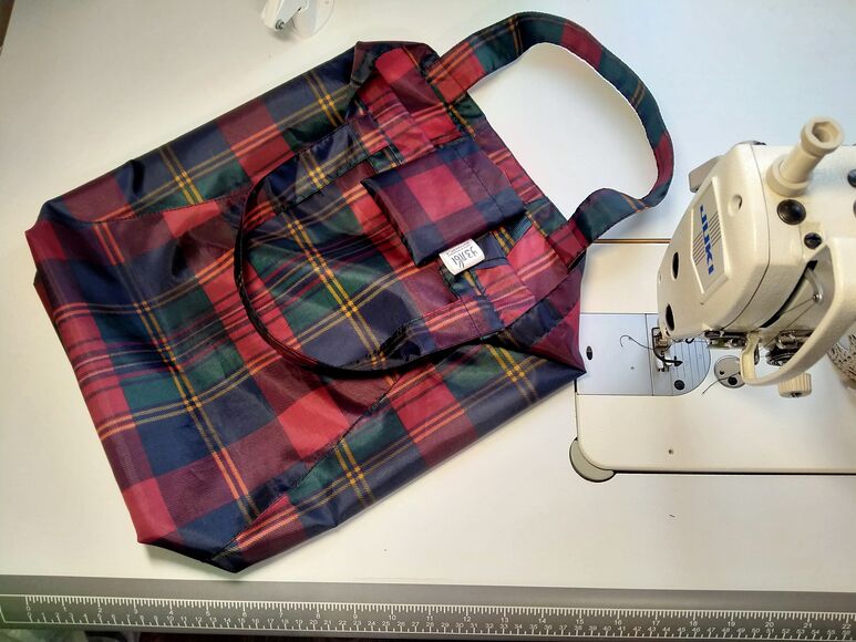 <p>Сумка-шоппер из зонта</p>